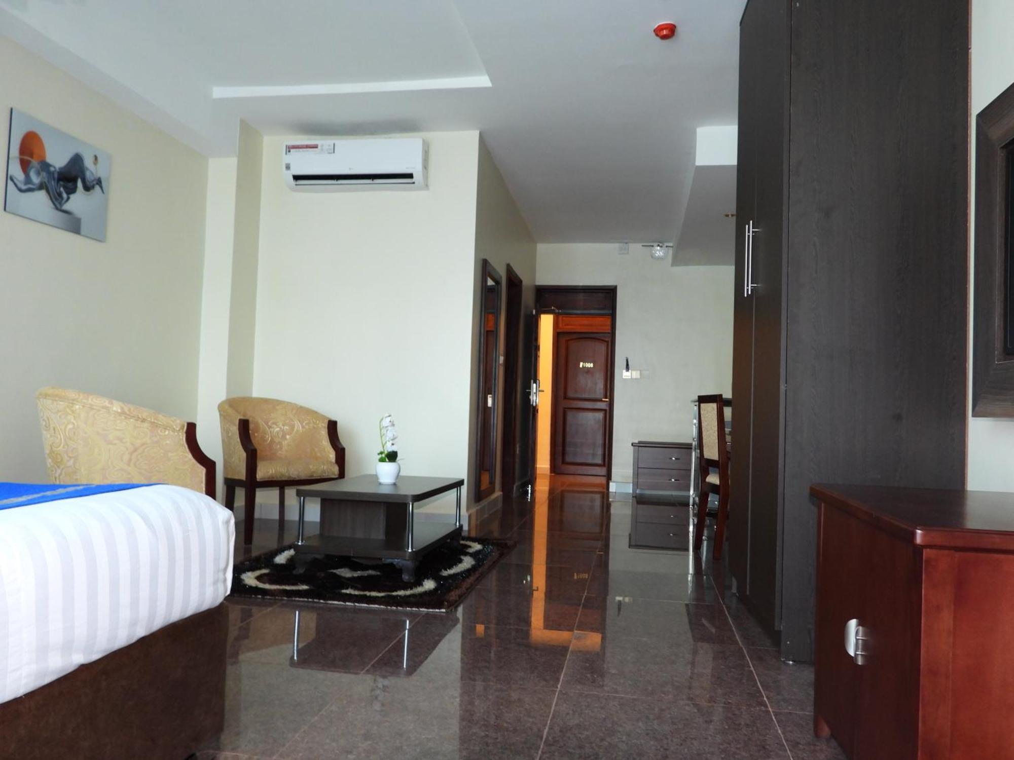 Koki Hotel Kampala Exterior foto